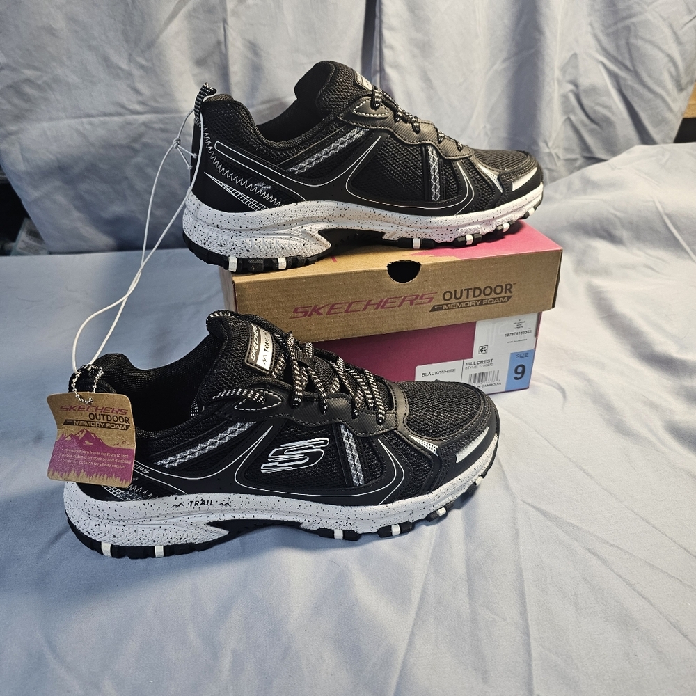 Skechers Black and White Outdoor Sneakers Size 9